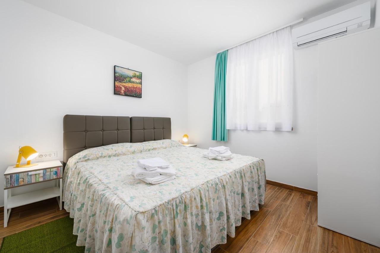 Andrea House With Apartments Umag Extérieur photo