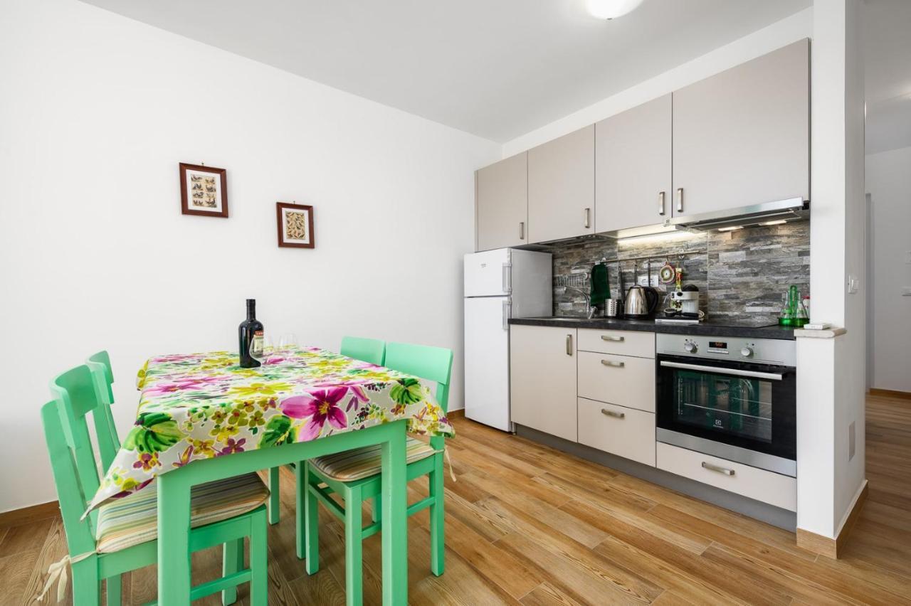 Andrea House With Apartments Umag Extérieur photo